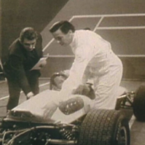 Jim pousse la Brabham BT 23  C de Kurt Ahrens sur le plateau de ZDF
Contribution de Martin Wischmann du forum Facebook